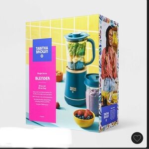 •Personal blender with travel
•Easy push-and-blend system
•Durable 700W motor